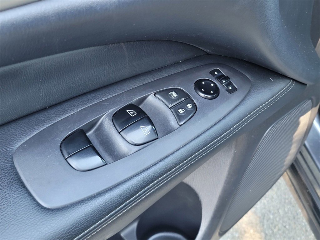 Used 2013 Nissan Pathfinder Platinum w/ Cargo Pkg image 18