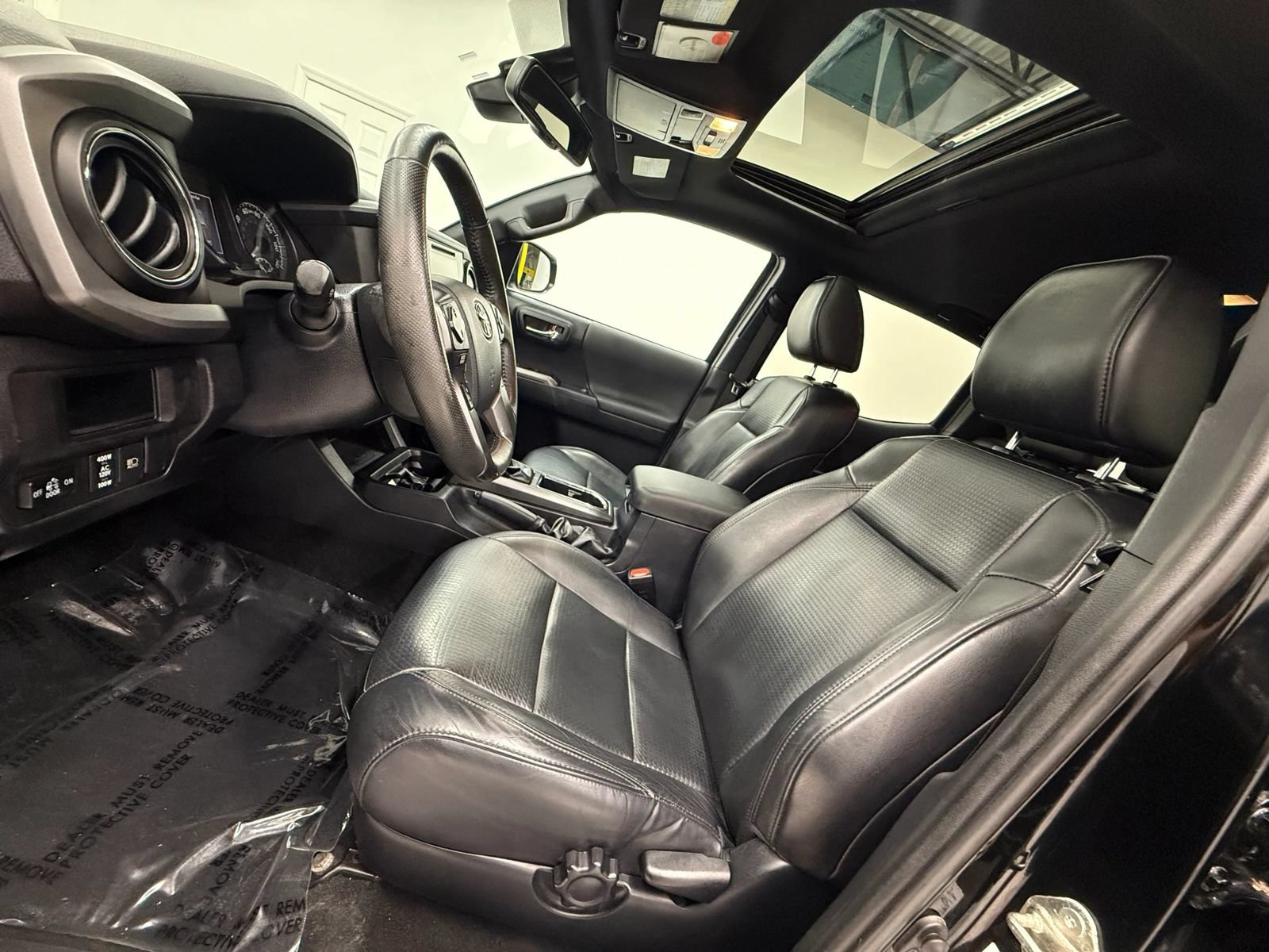 Used 2018 Toyota Tacoma TRD Sport AWD/4WD image 17