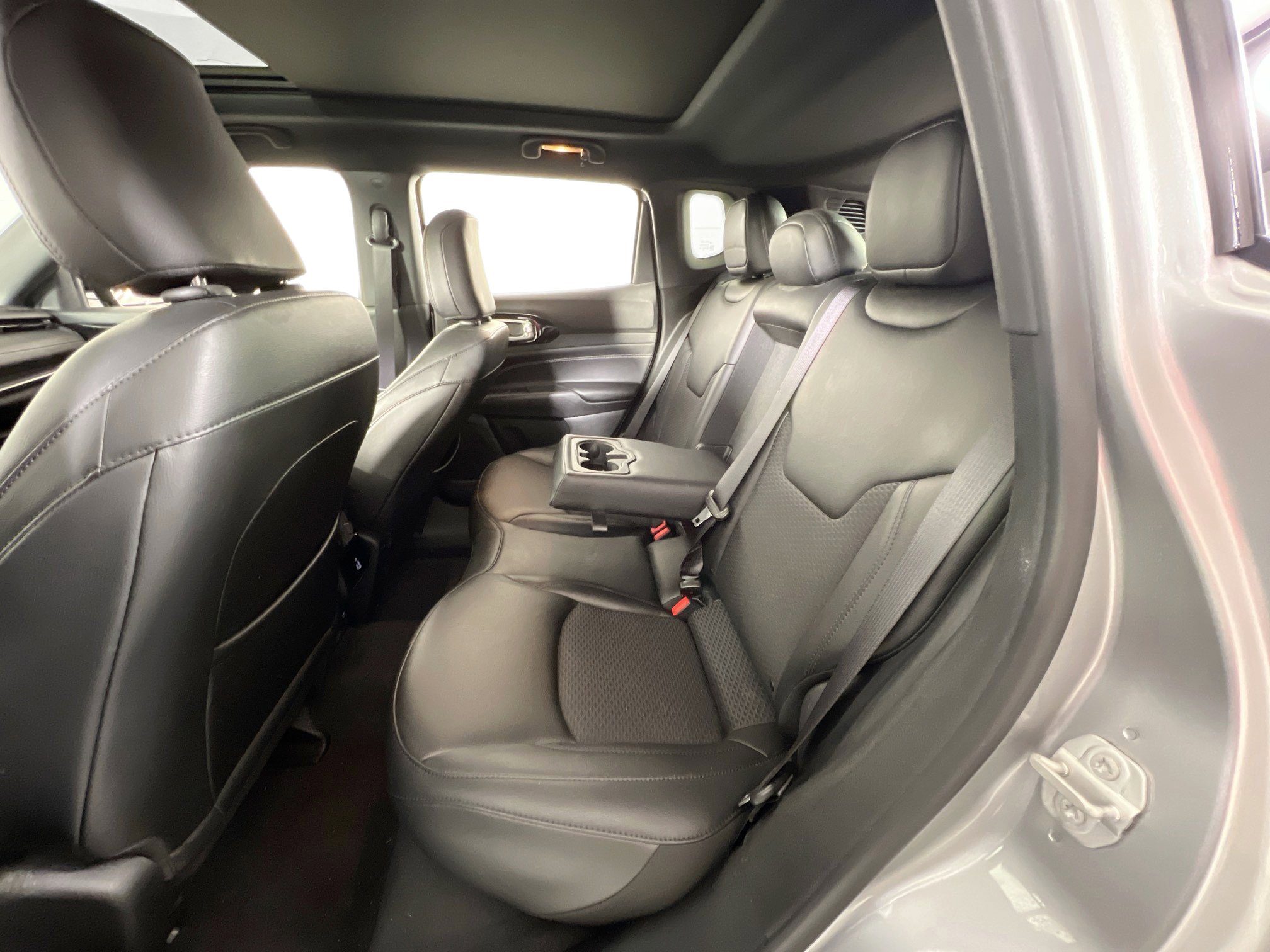 Used 2022 Jeep Compass Altitude w/ Sun and Sound Group image 25