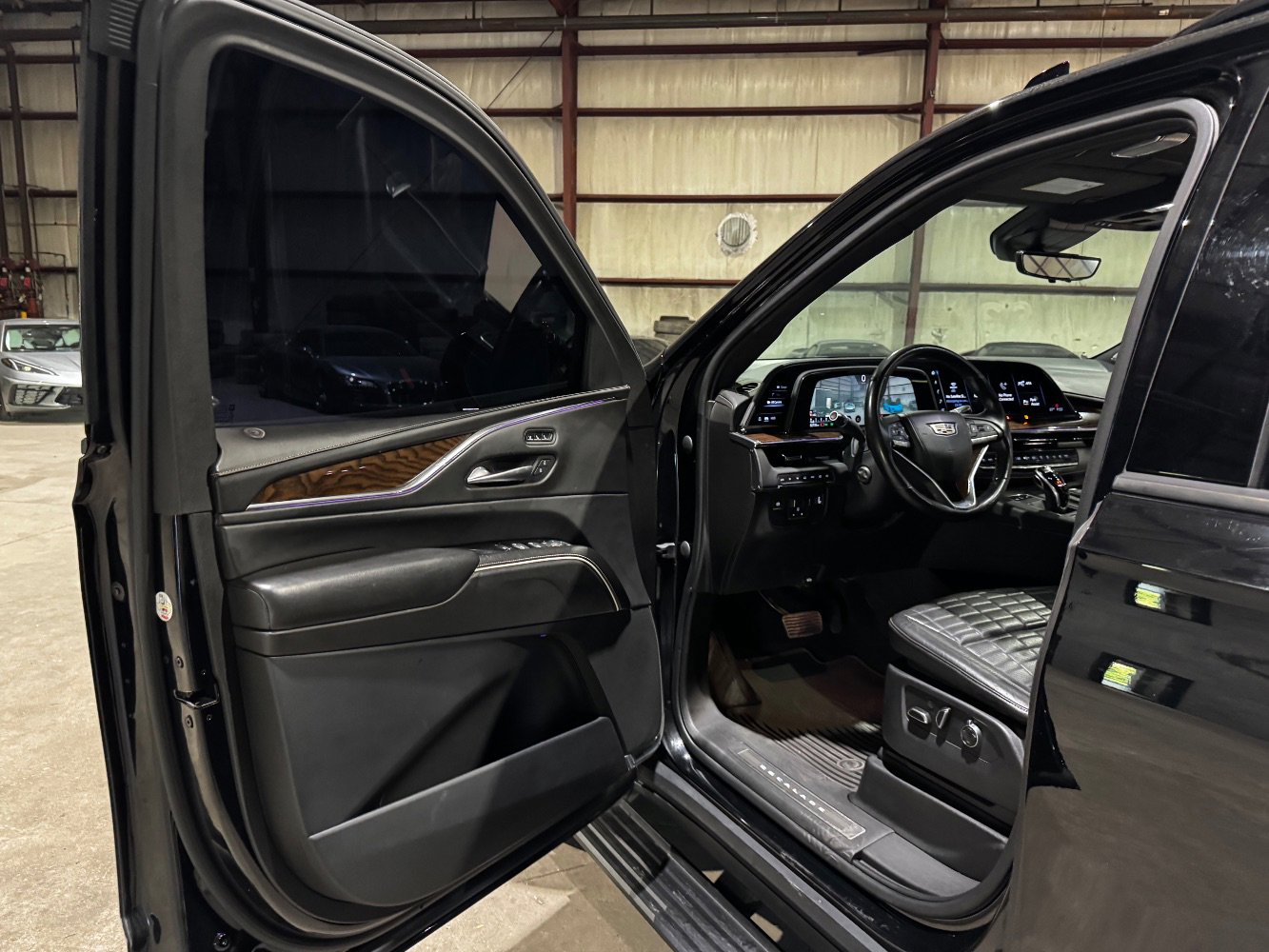 Used 2021 Cadillac Escalade ESV Sport Platinum w/ LPO, ONYX Package image 12