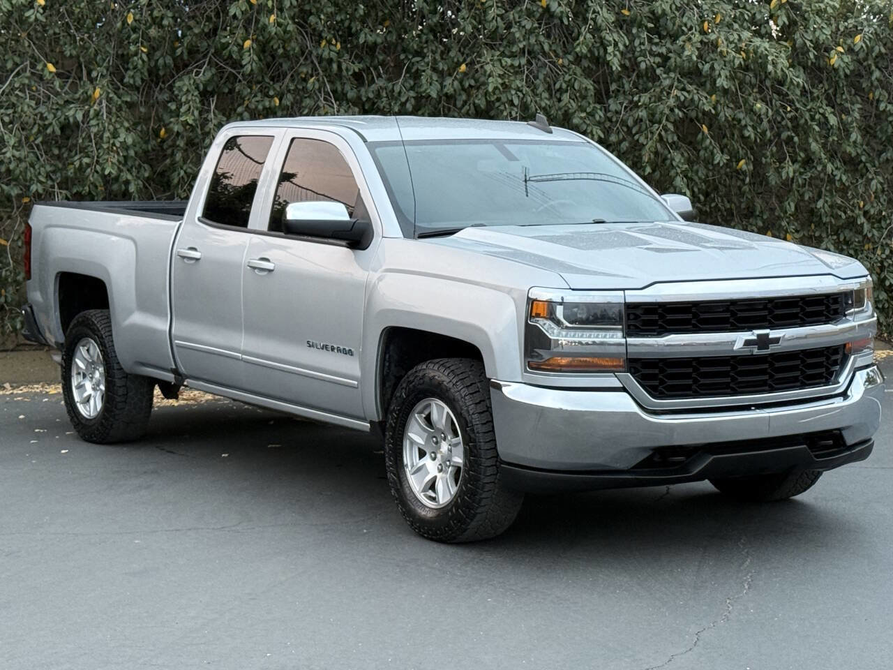 Used 2018 Chevrolet Silverado 1500 LT image 3