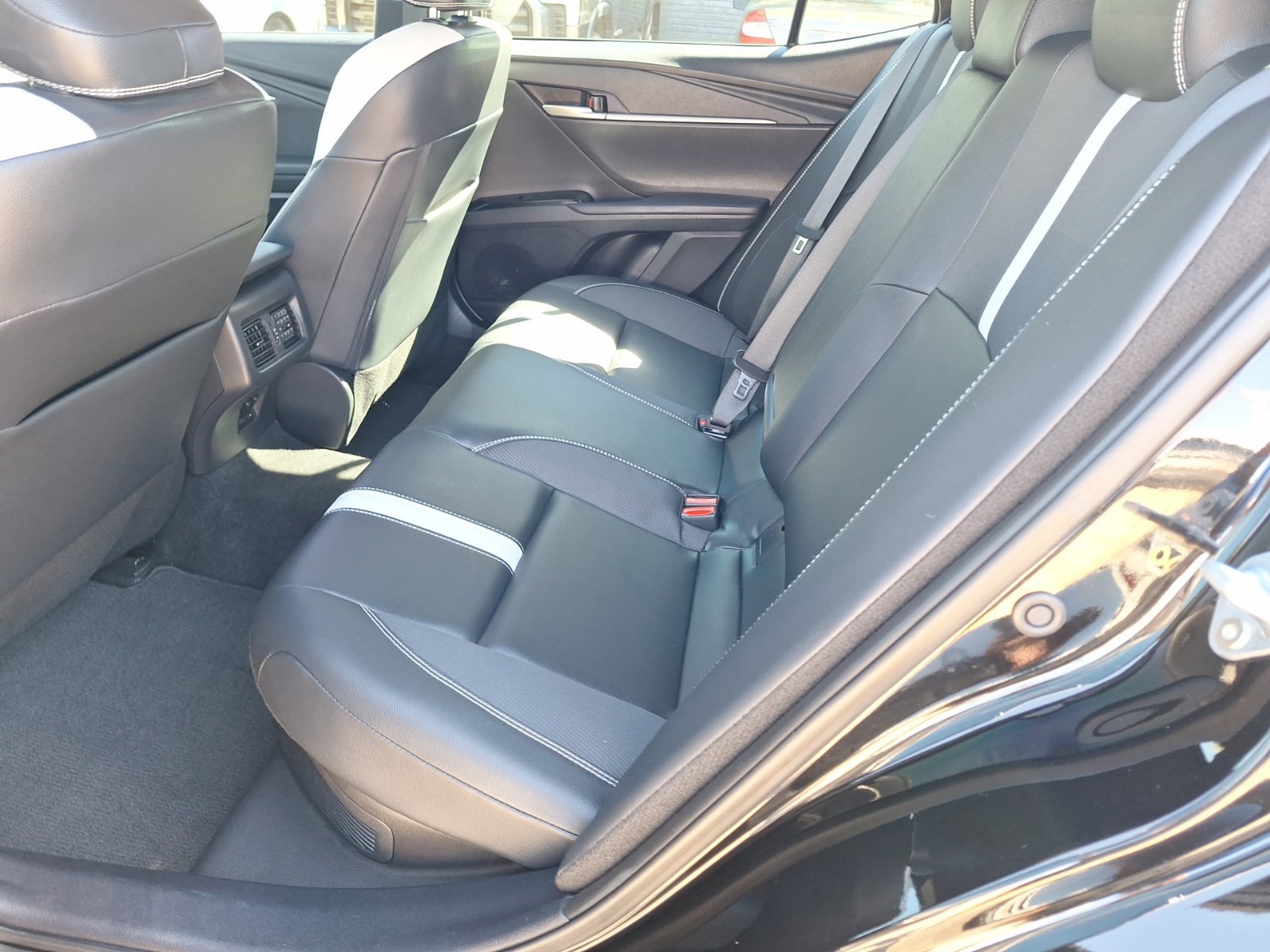 Used 2025 Toyota Camry SE w/ Convenience Package FWD image 29