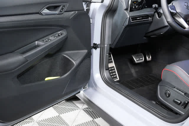 New 2026 Volkswagen GTI SE FWD image 7
