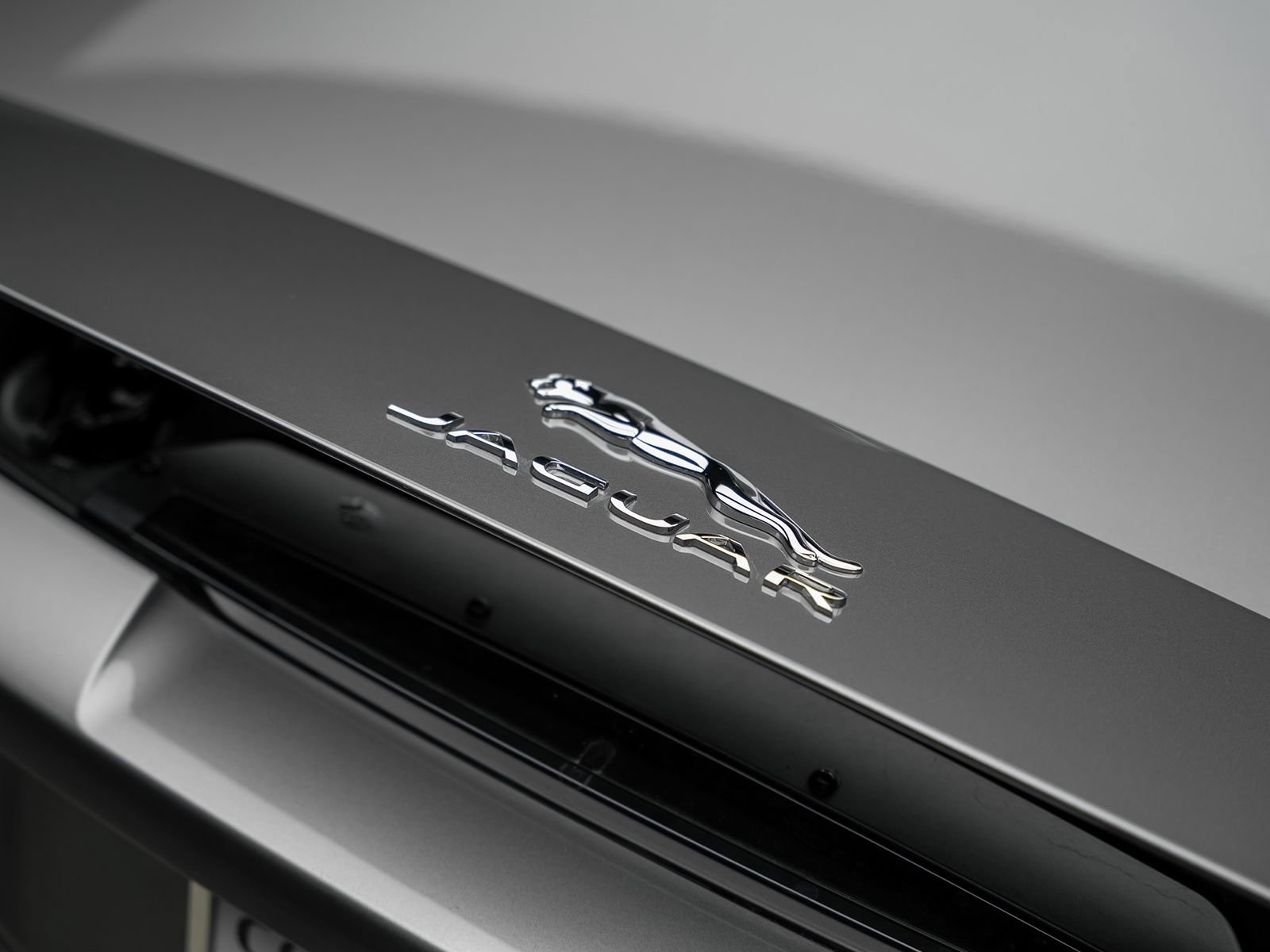 Used 2020 Jaguar F-TYPE R AWD/4WD image 19