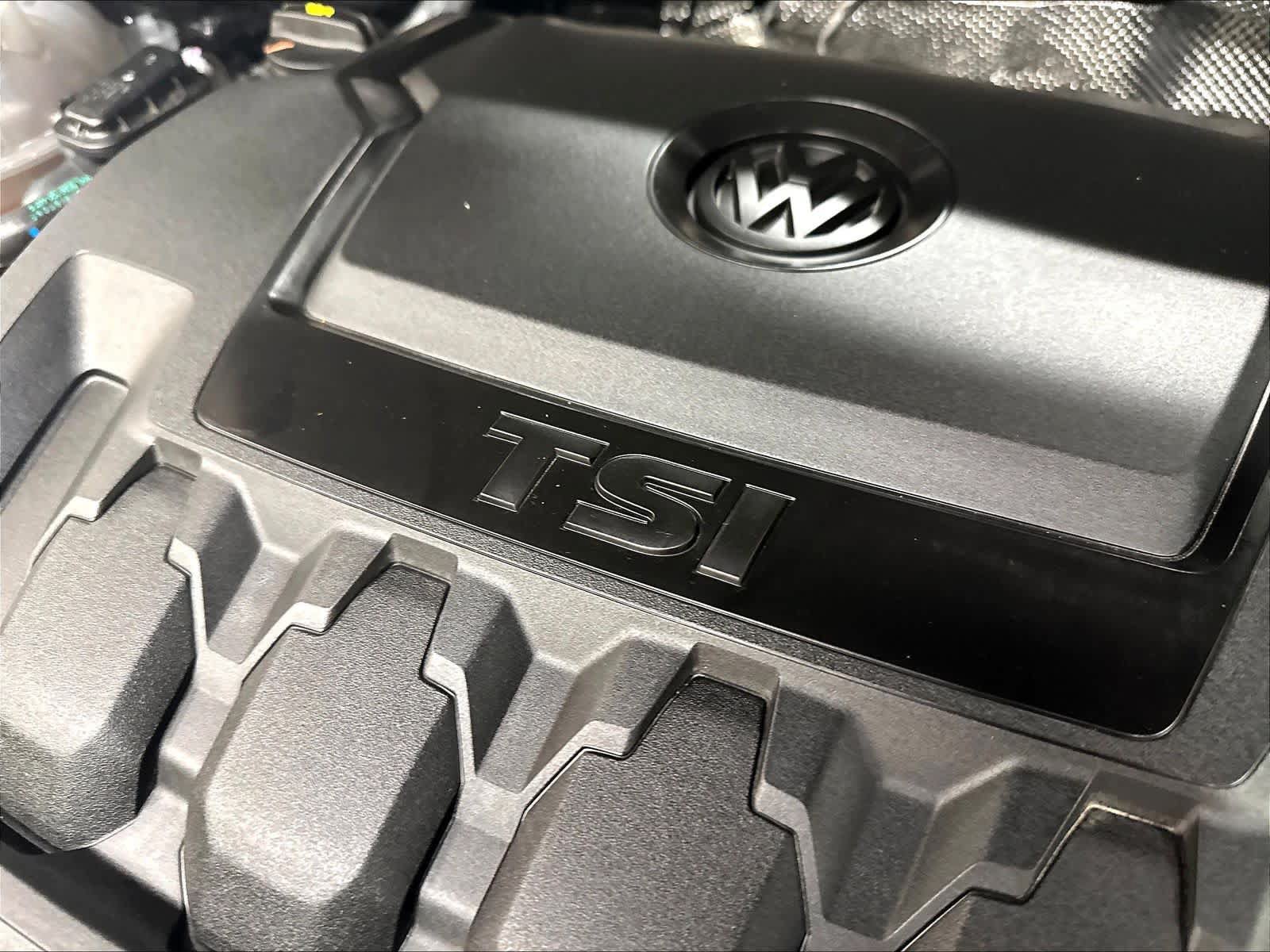 Used 2023 Volkswagen Tiguan SE R-Line FWD image 35