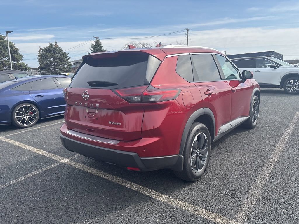 Used 2024 Nissan Rogue SV w/ SV Premium Package image 7