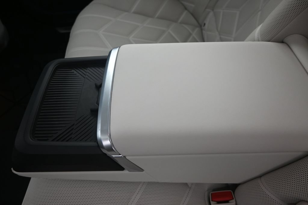 Certified 2024 BMW 740i w/ Executive Package RWD image 17