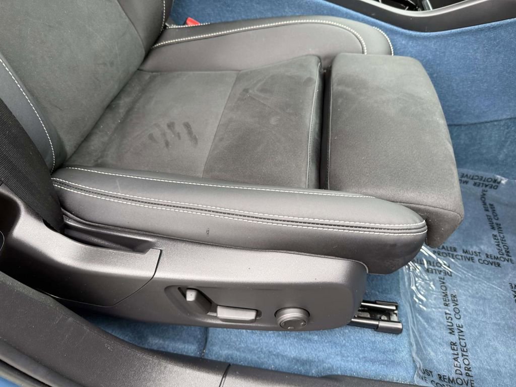 Used 2023 Volvo XC40 Recharge Plus image 15