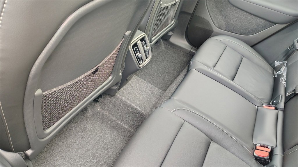New 2026 Volvo XC40 B5 Ultra w/ Climate Package image 30