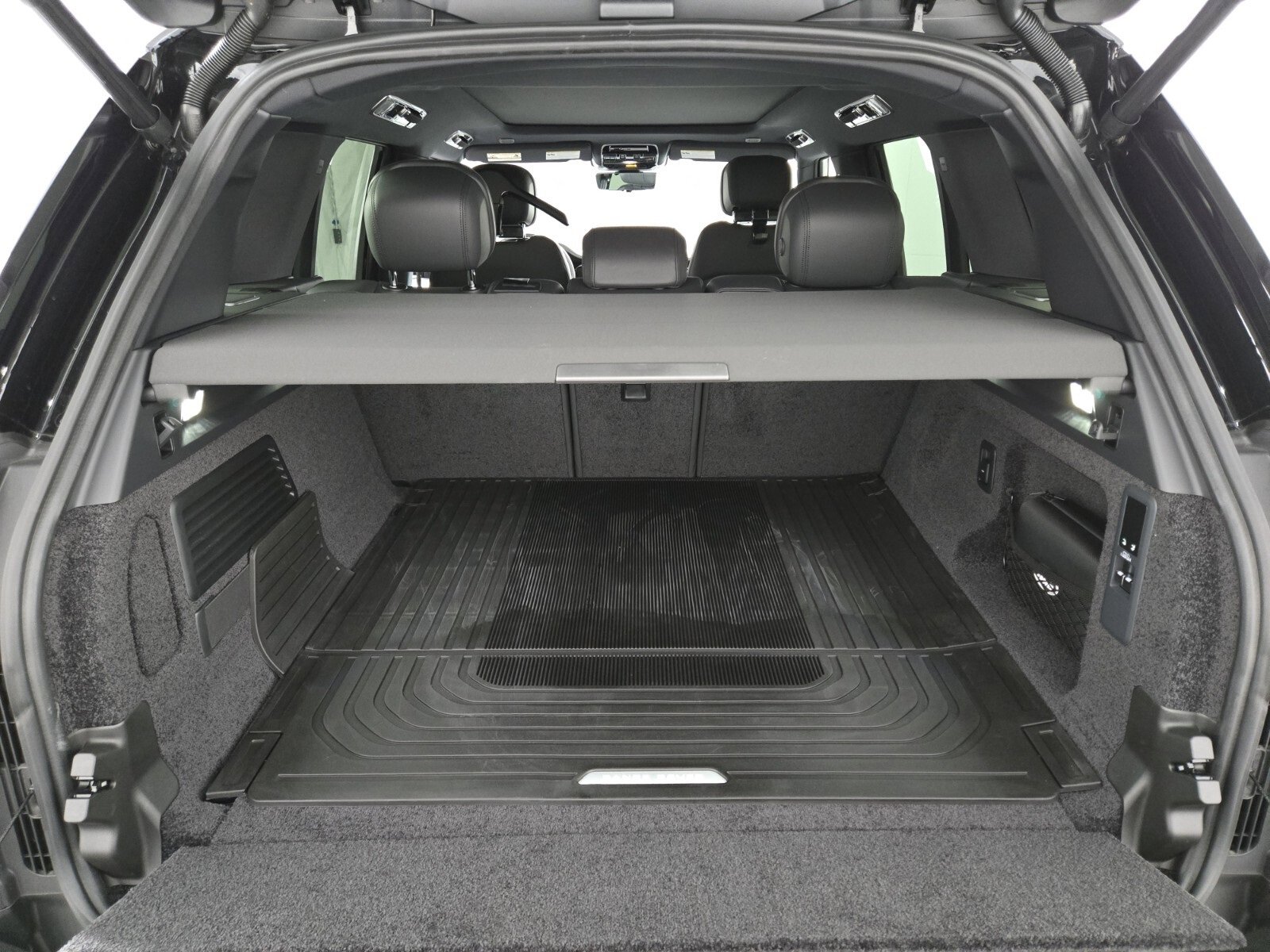 New 2025 Land Rover Range Rover SE image 14
