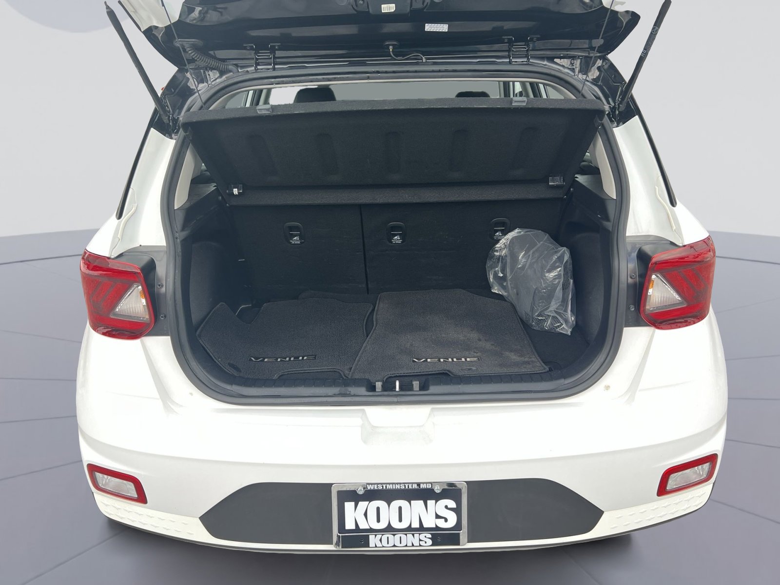 Used 2023 Hyundai Venue Limited image 24