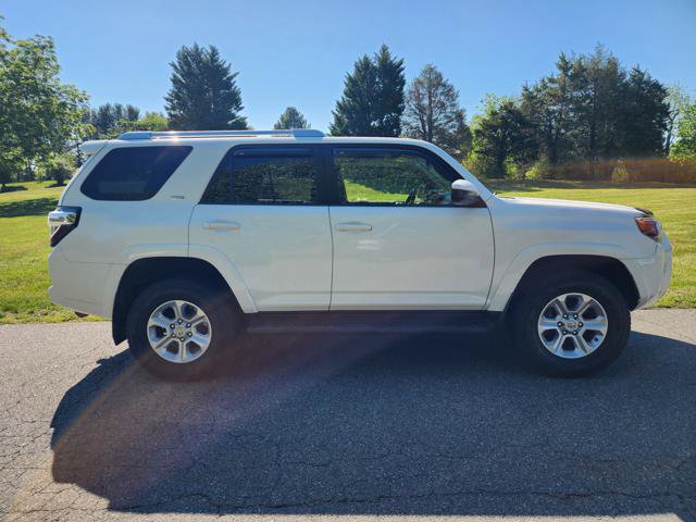 Used 2016 Toyota 4Runner SR5 AWD/4WD image 4
