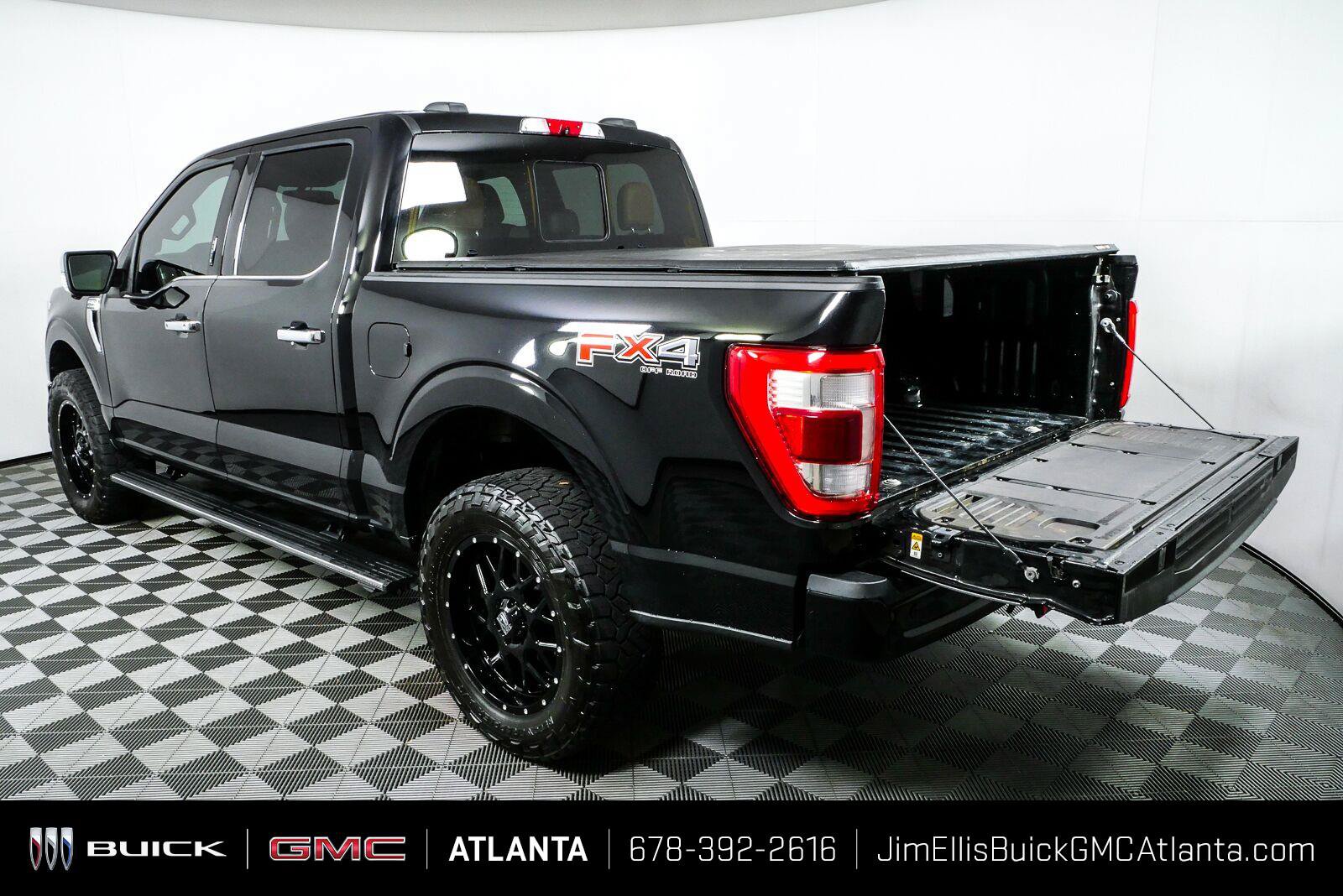Used 2021 Ford F150 Platinum w/ FX4 Off-Road Package AWD/4WD image 32