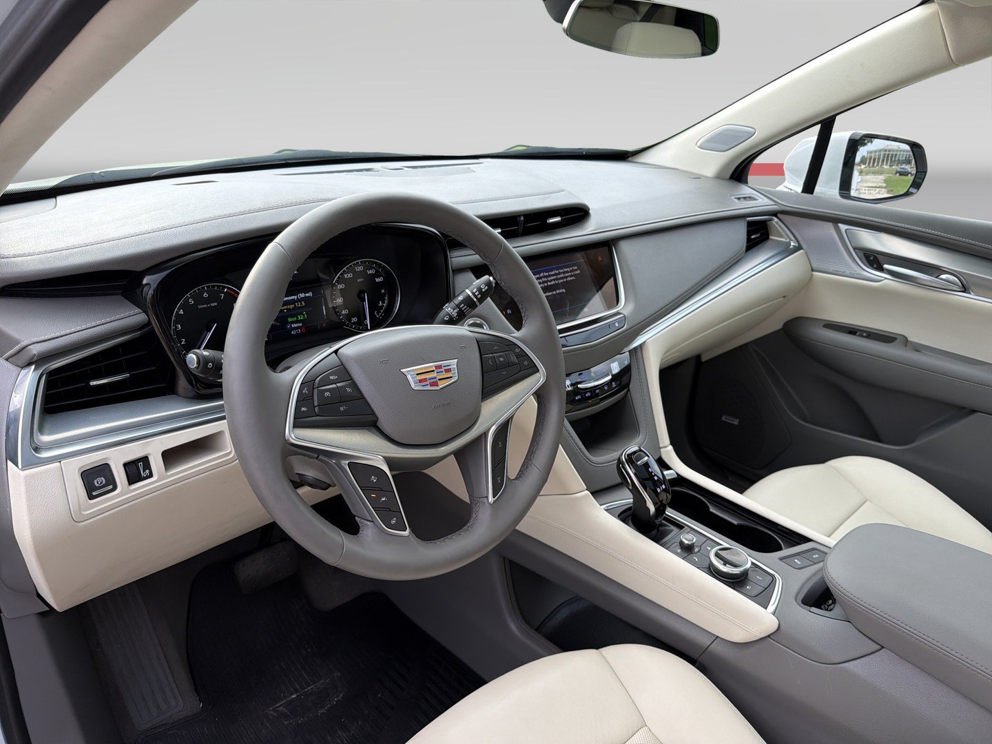 Used 2025 Cadillac XT5 Premium Luxury FWD image 10