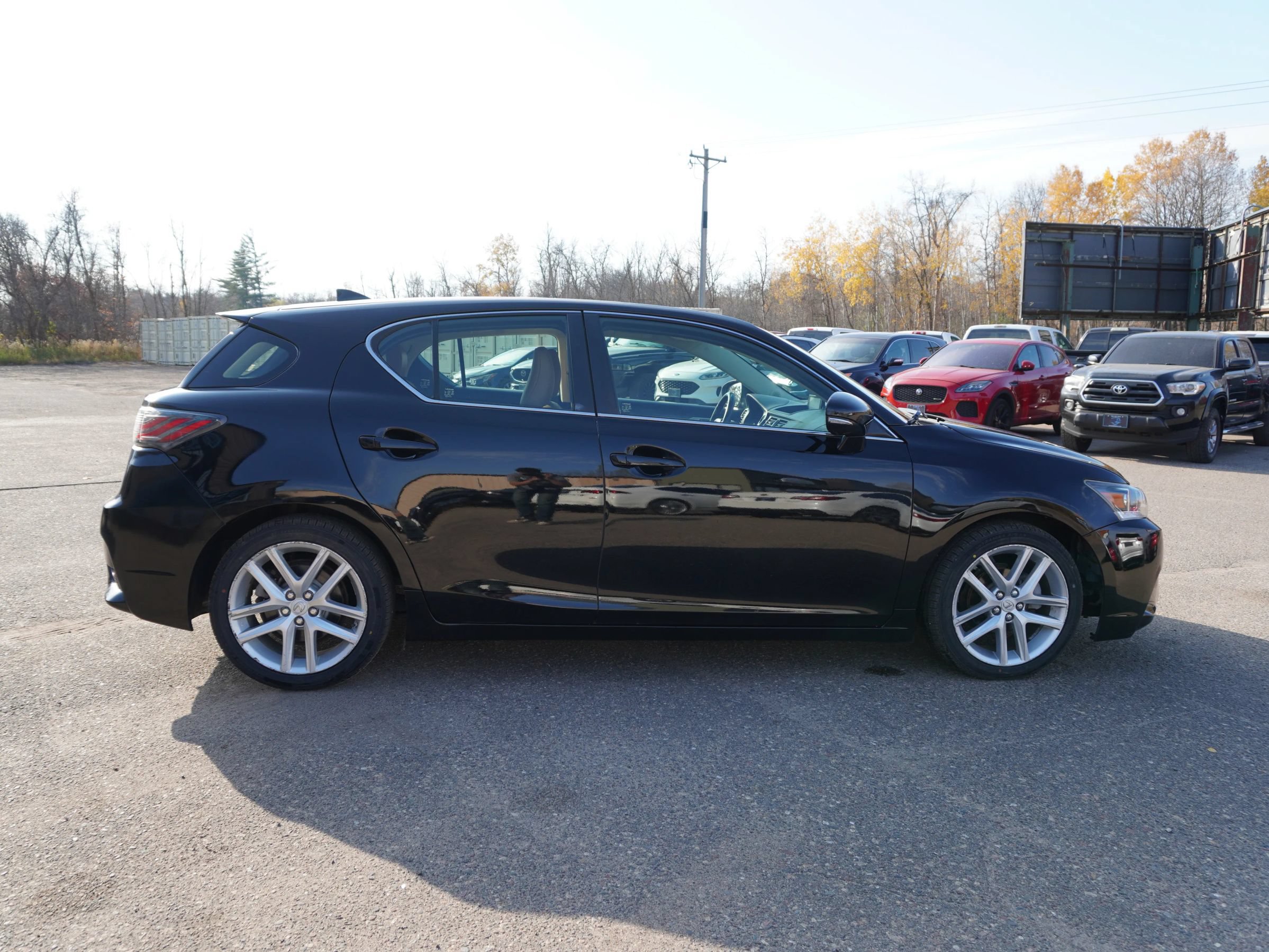 Used 2015 Lexus CT 200h w/ Navigation Package FWD image 3