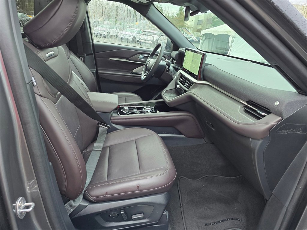 Used 2025 Ford Explorer Platinum image 9