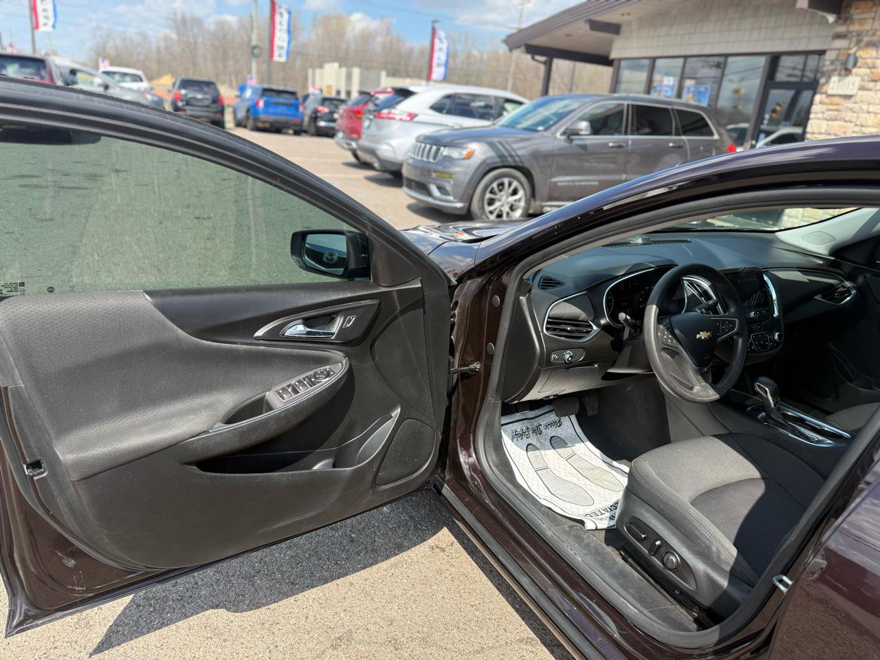 Used 2021 Chevrolet Malibu LT FWD image 10