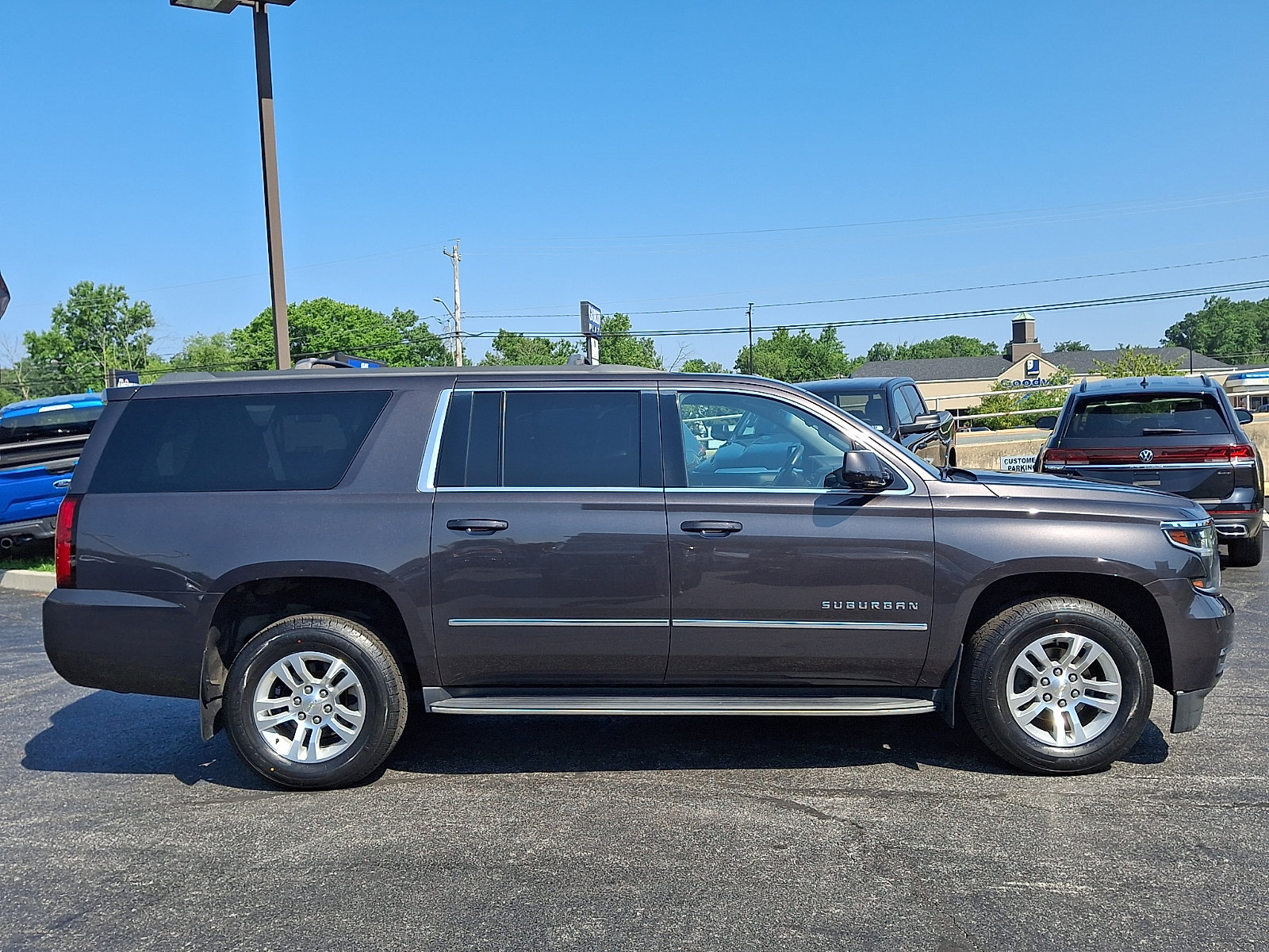 Used 2018 Chevrolet Suburban LS AWD/4WD image 7