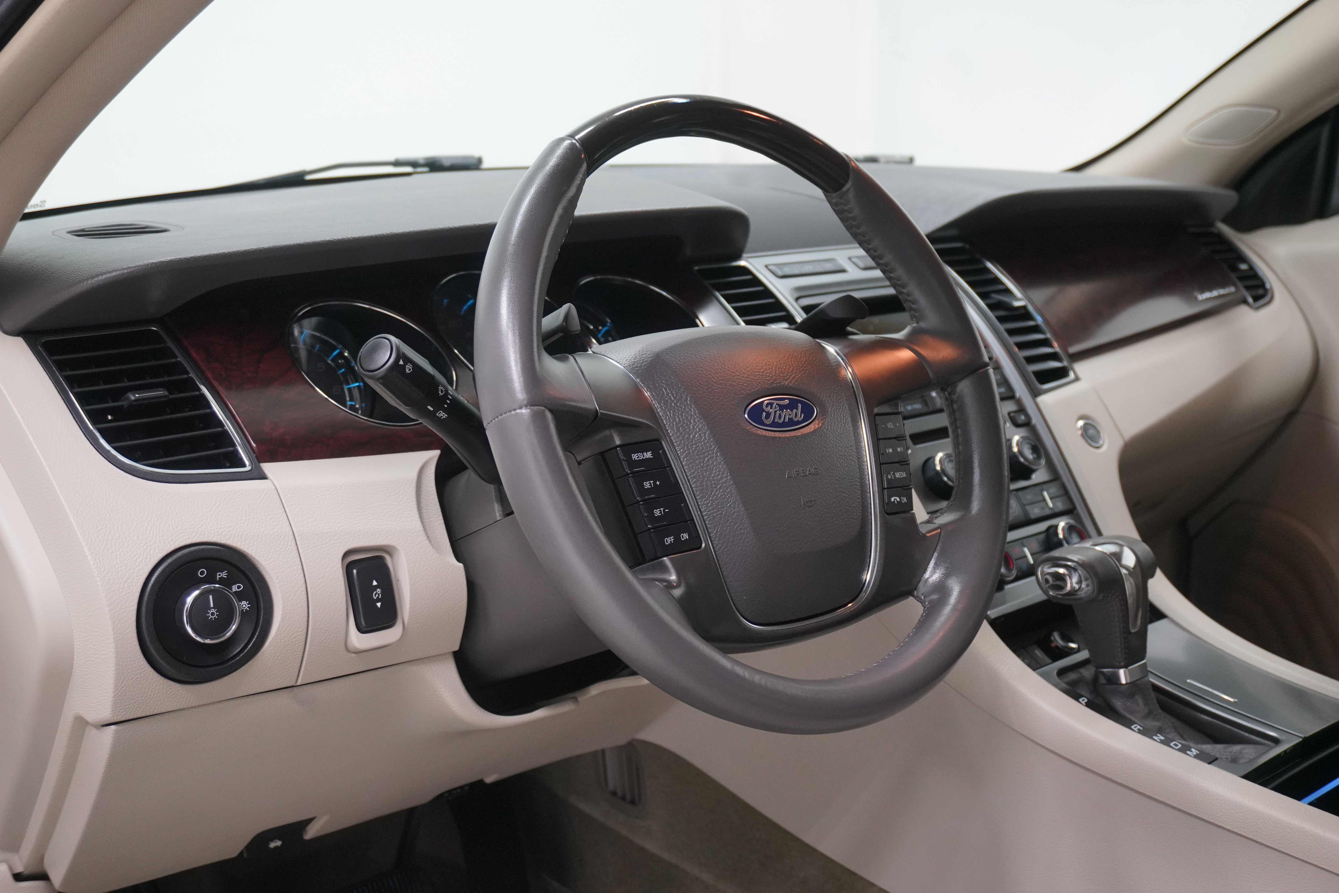 Used 2011 Ford Taurus Limited w/ 301A Rapid Spec Order Code image 10