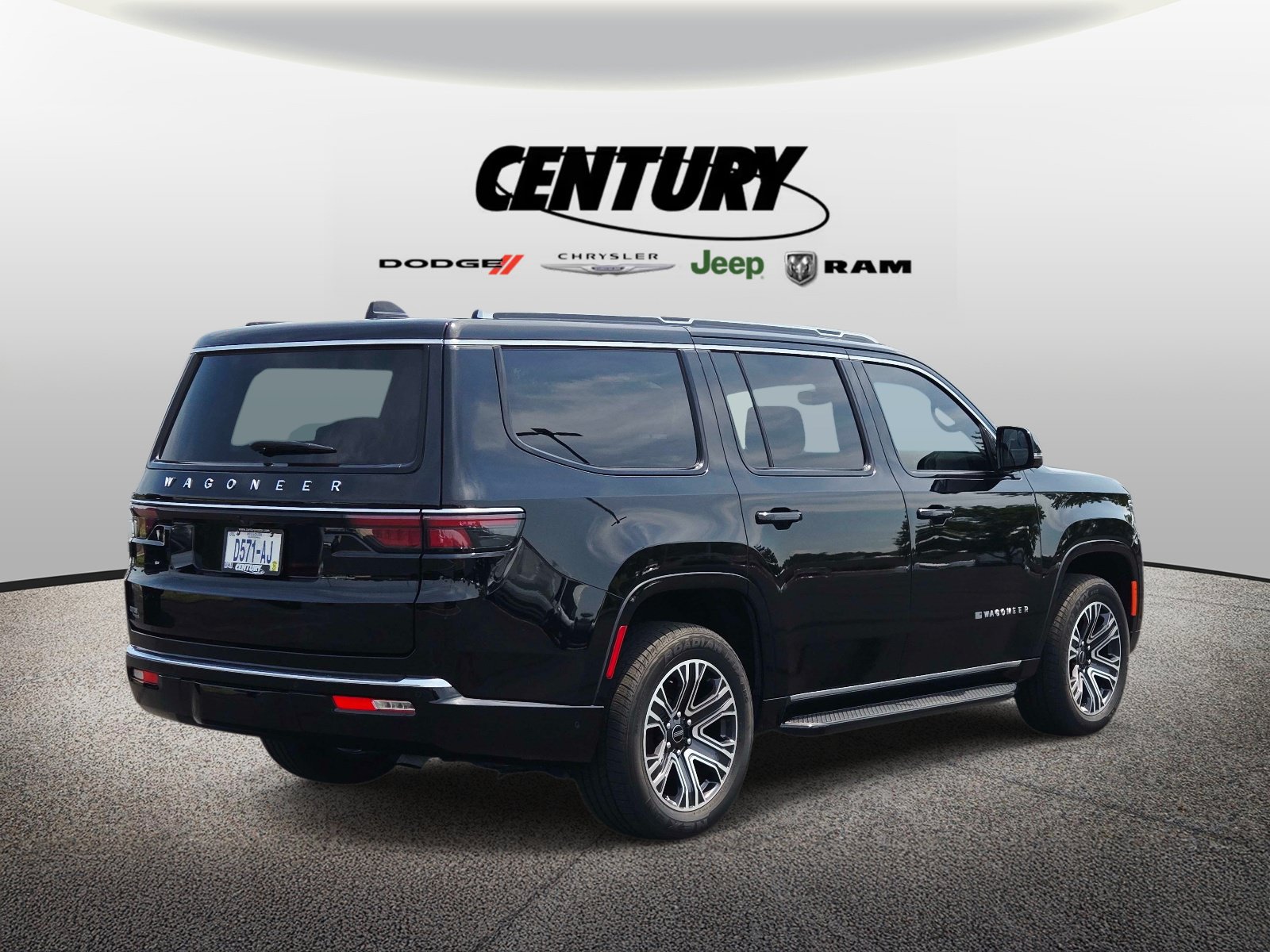 Used 2025 Jeep Wagoneer 4WD w/ Convenience Group I image 4