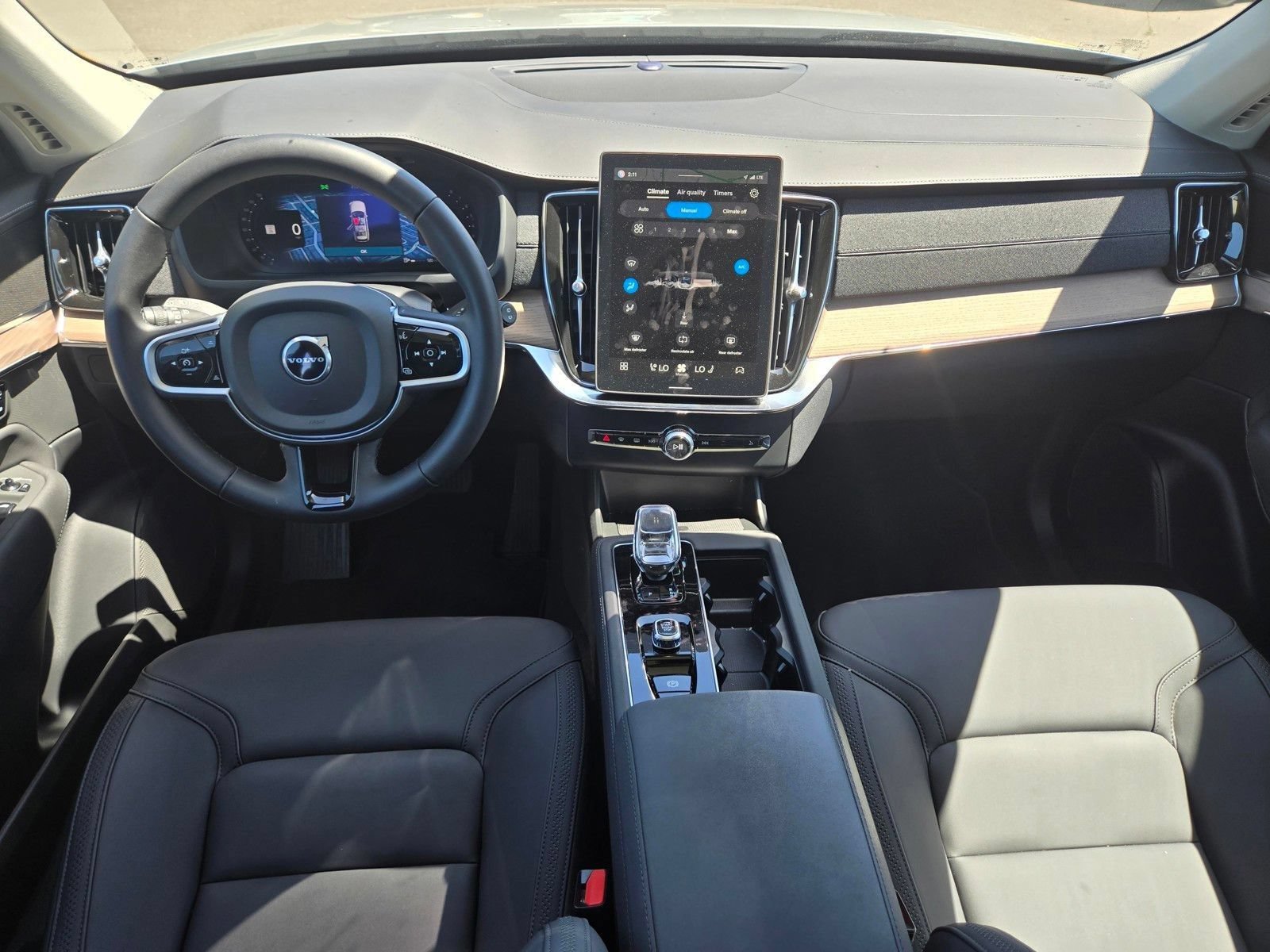 Certified 2025 Volvo XC90 B6 Plus AWD/4WD image 24