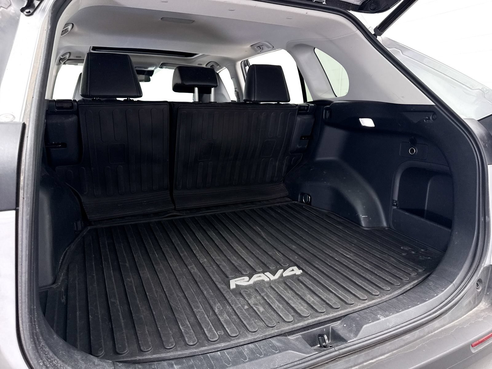 Used 2023 Toyota RAV4 XLE Premium AWD/4WD image 30