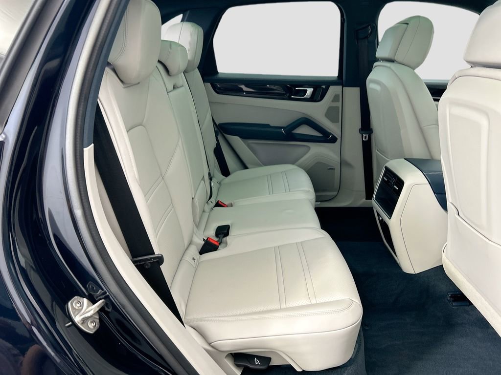 Used 2022 Porsche Cayenne S image 21