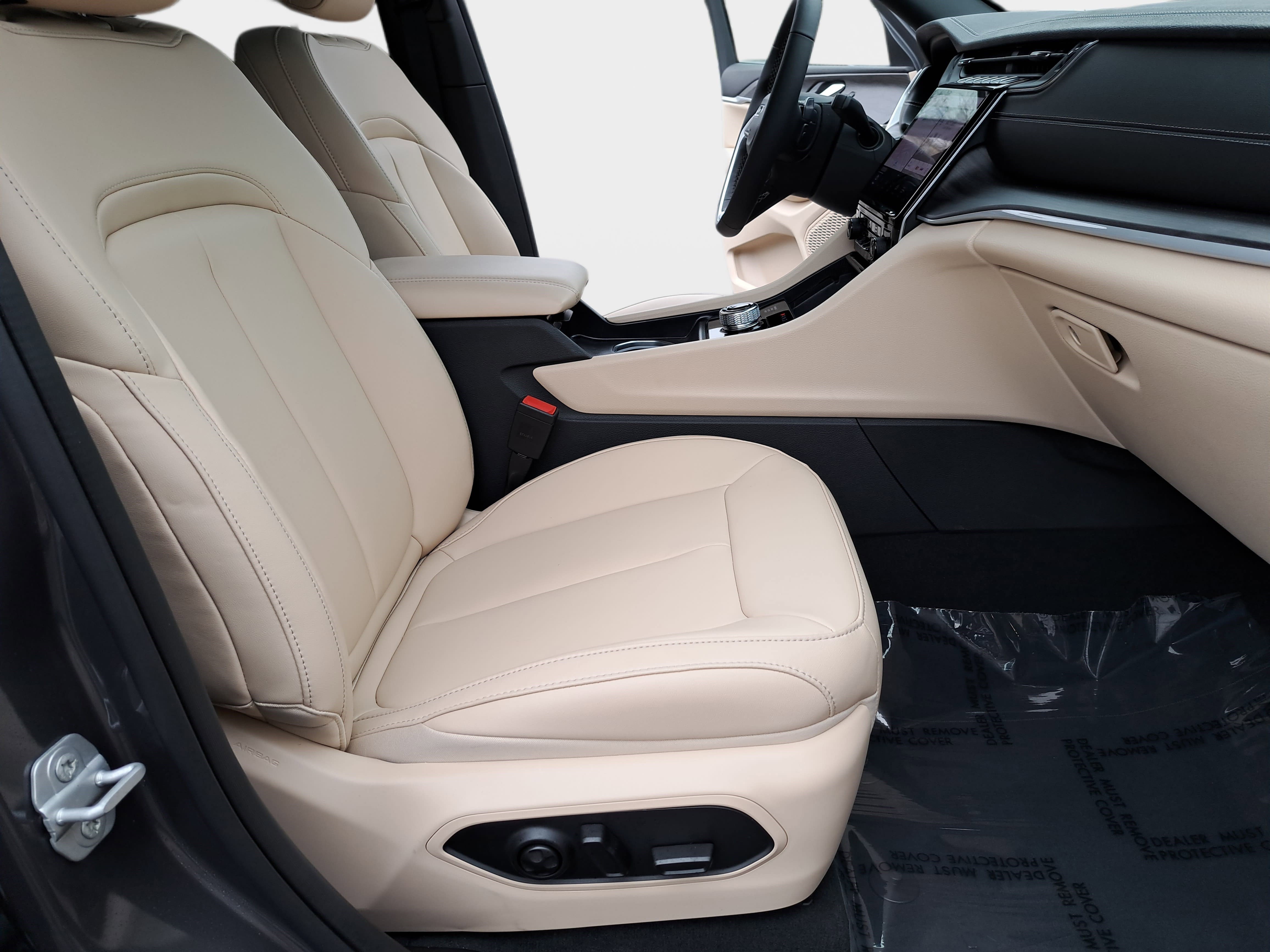 Used 2025 Jeep Grand Cherokee Limited image 10