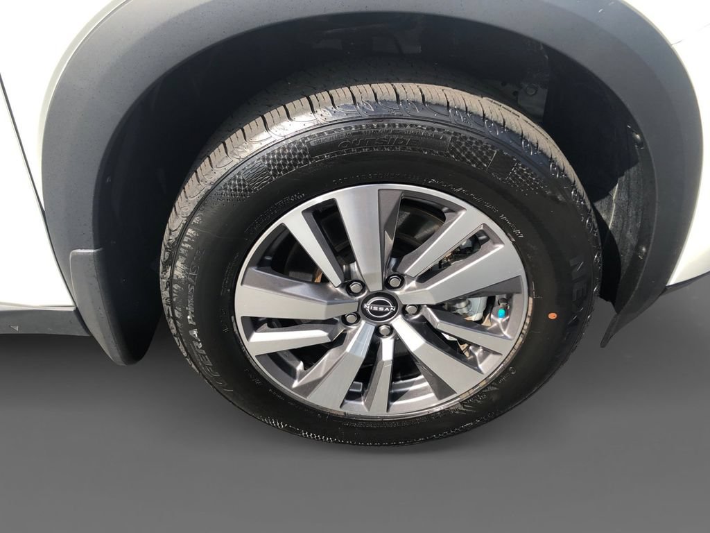 Used 2023 Nissan Pathfinder SL w/ Lighting Package (N92) FWD image 16