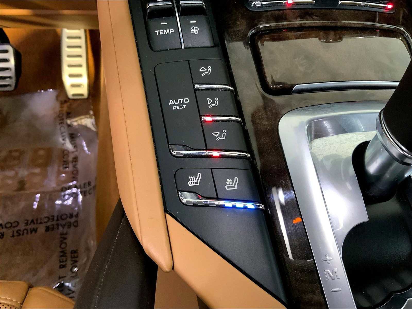 Used 2015 Porsche Cayenne Turbo AWD/4WD image 37