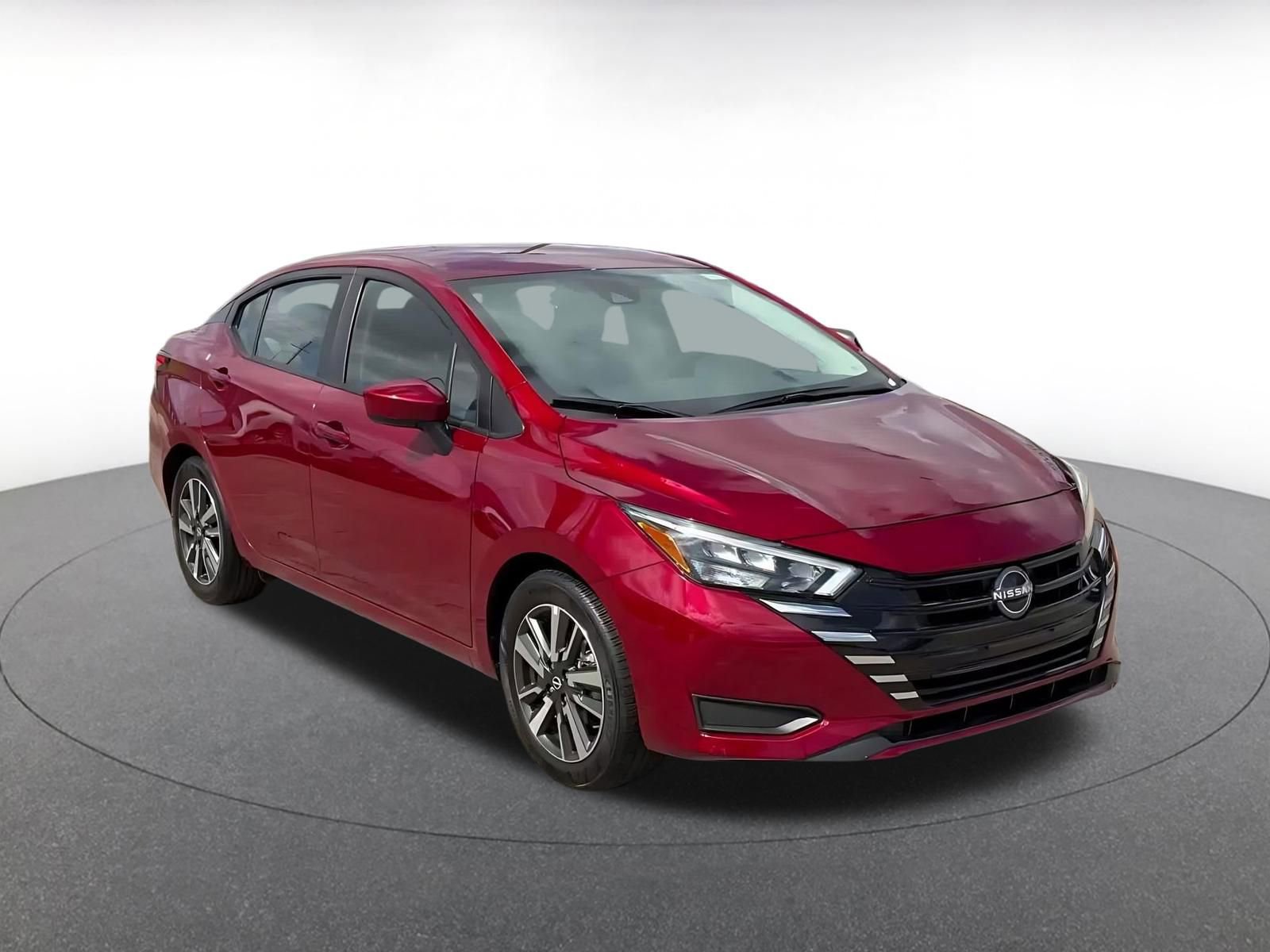 Used 2025 Nissan Versa SV image 3