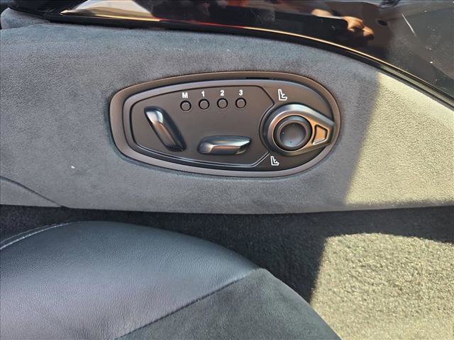 Used 2022 Aston Martin V8 Vantage Roadster RWD image 19