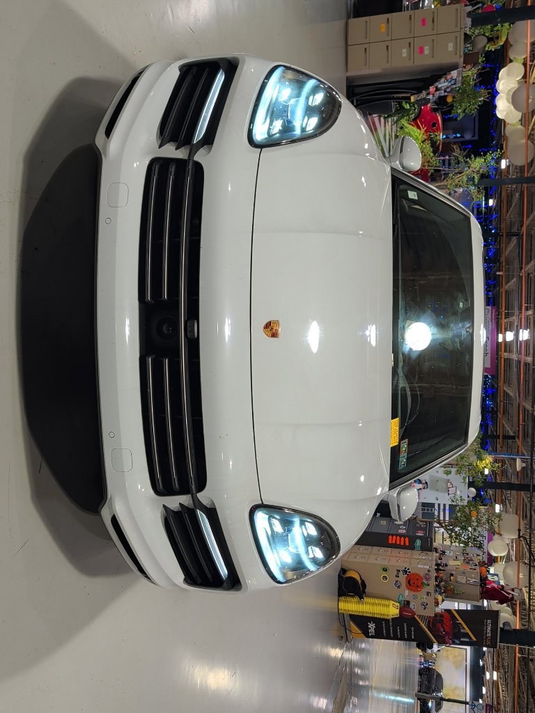 Used 2023 Porsche Cayenne S Platinum AWD/4WD image 11