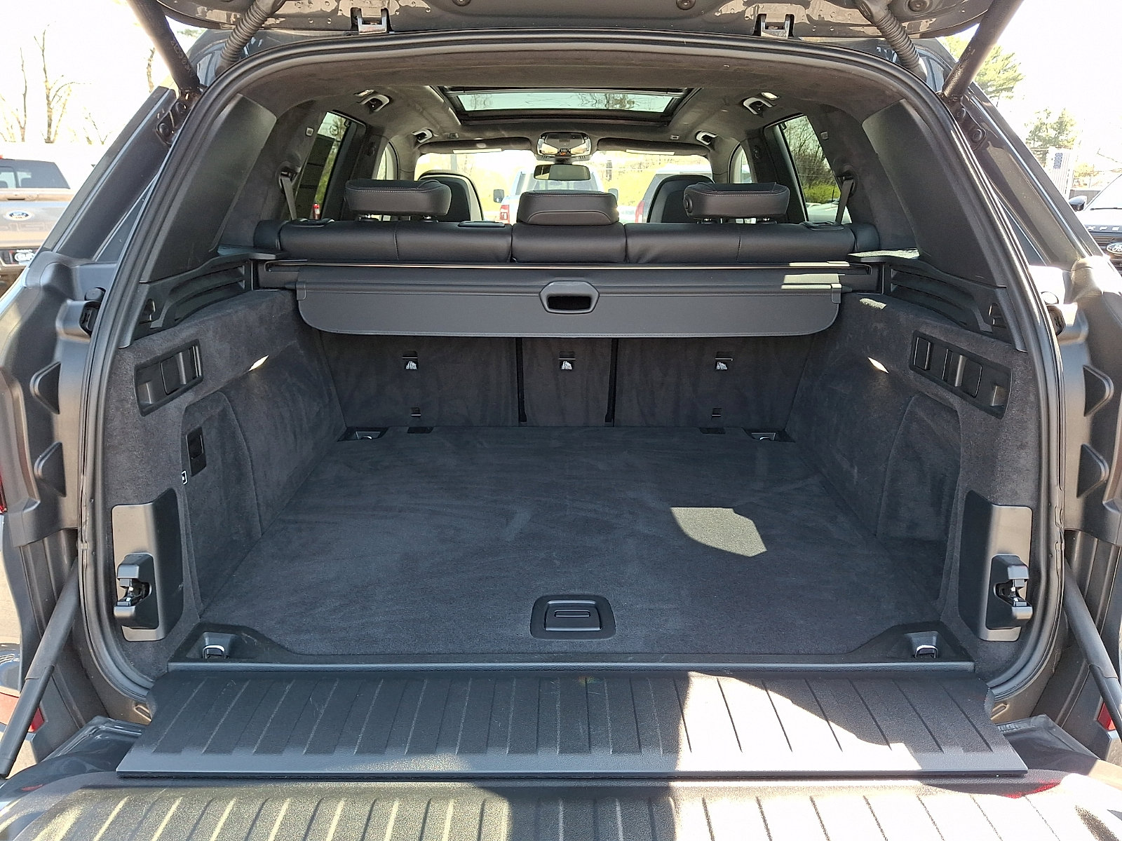 Used 2021 BMW X5 M50i w/ Executive Package image 31