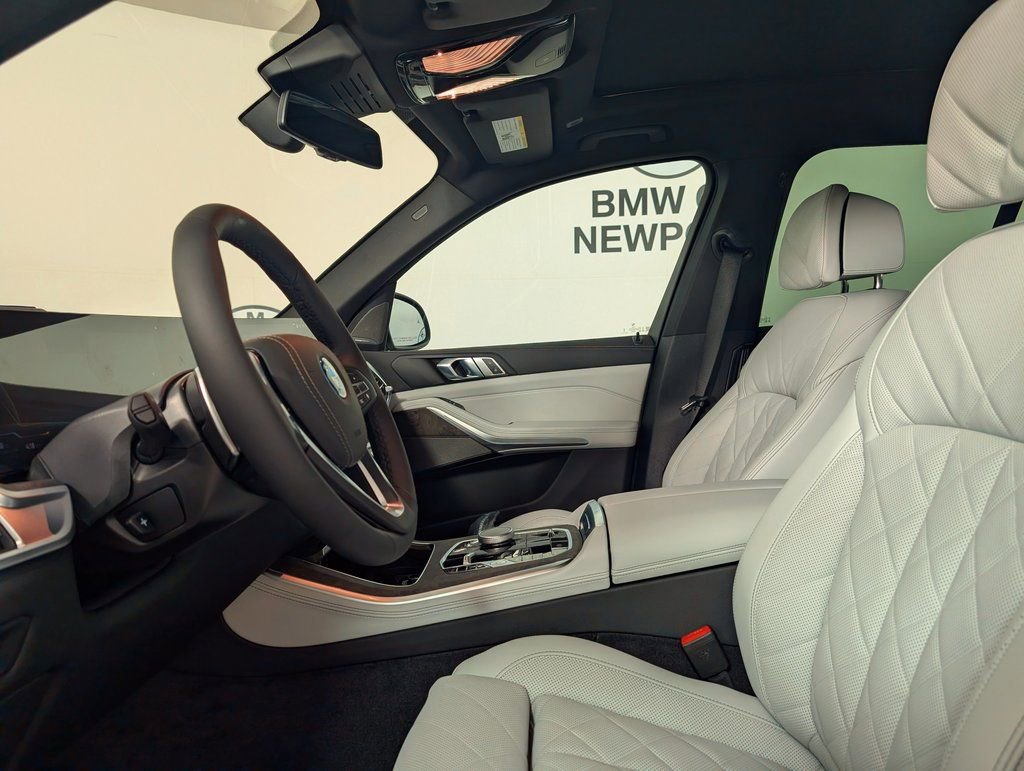 New 2026 BMW X5 xDrive50e image 2