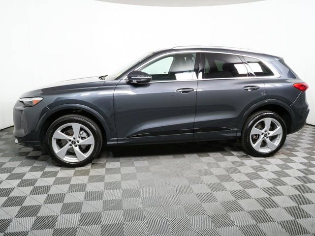 Used 2025 Audi Q5 Premium Plus w/ Premium Plus AWD/4WD image 32