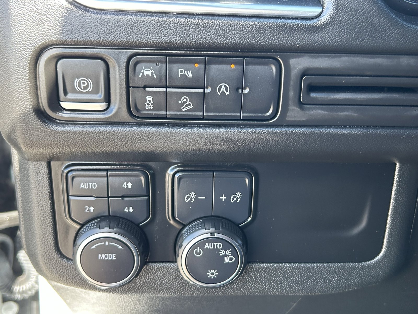 Certified 2023 Chevrolet Suburban Premier AWD/4WD image 32