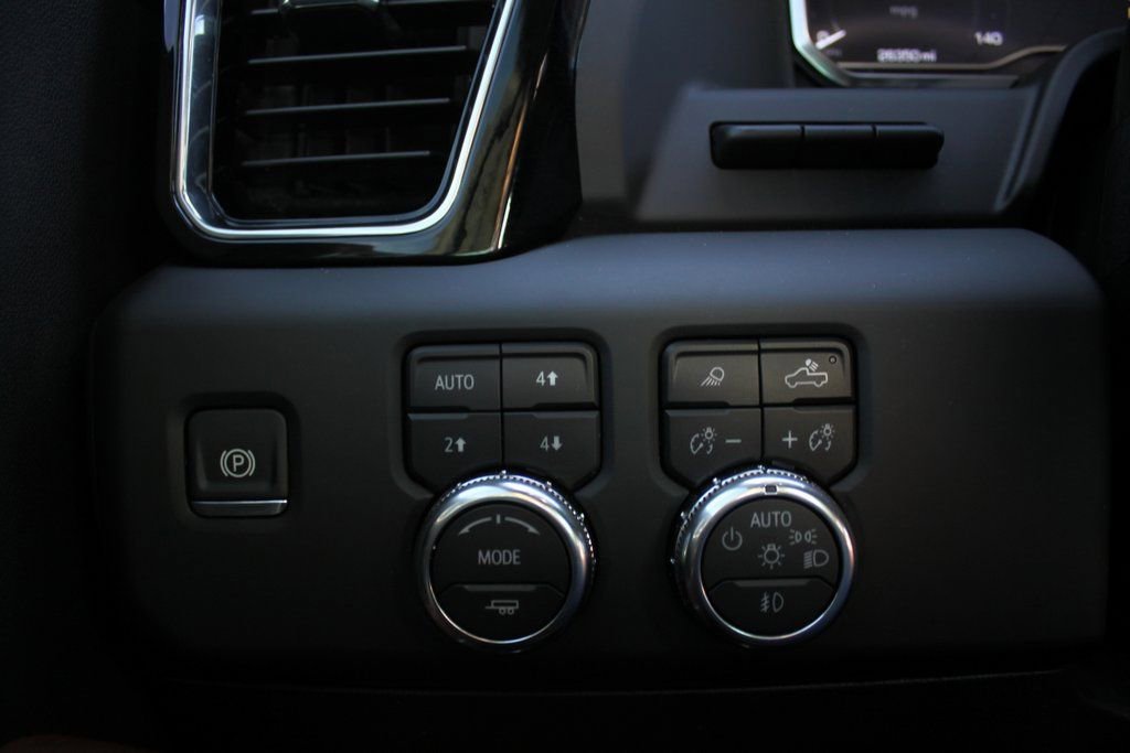 Used 2025 GMC Sierra 2500 Denali Ultimate image 12