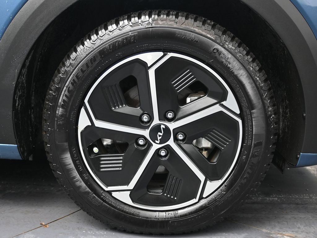 Used 2023 Kia Niro EX image 14