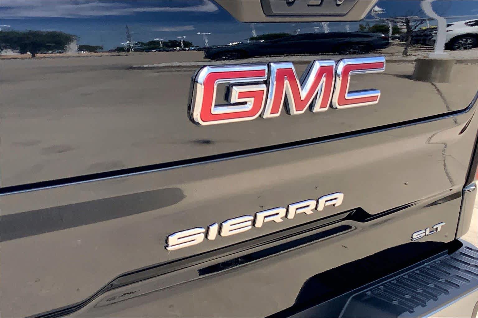 Used 2024 GMC Sierra 1500 SLT AWD/4WD image 30