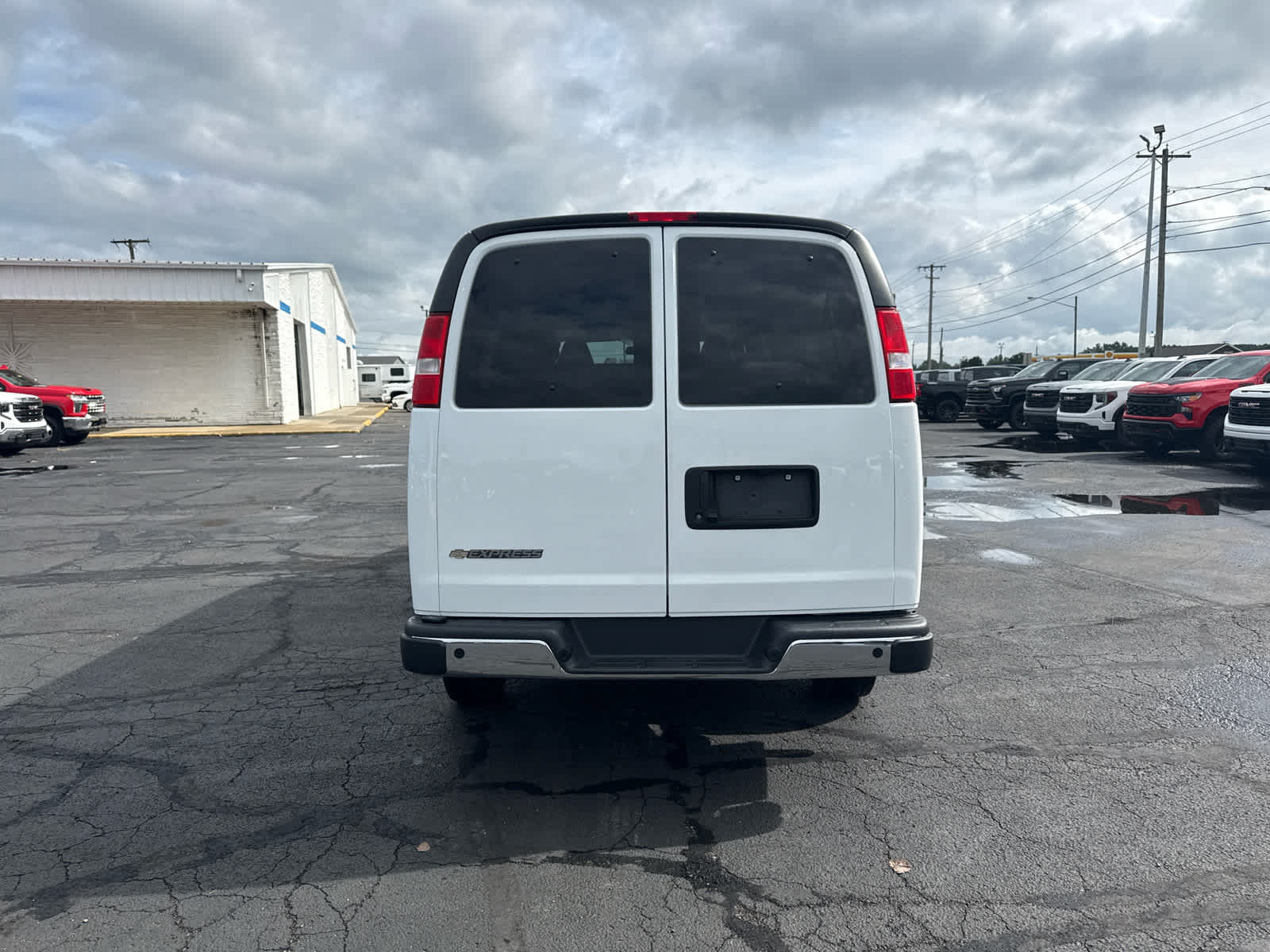 Certified 2024 Chevrolet Express 3500 LT w/ LT Preferred Equipment Group RWD image 4