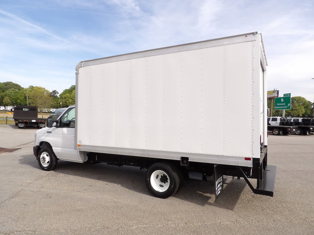 Used 2024 Ford E-350 and Econoline 350 Super Duty w/ Driver's Safety Package RWD image 4