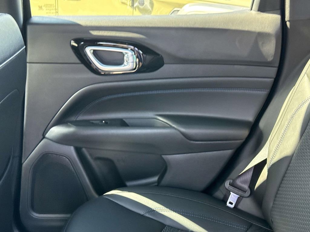 New 2026 Jeep Compass Latitude image 11
