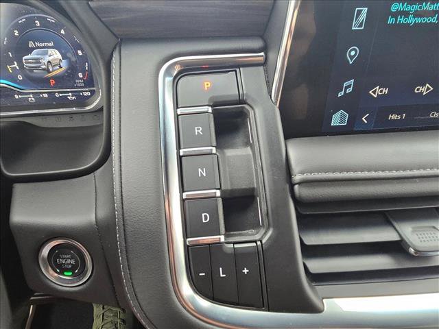 Used 2024 Chevrolet Suburban LT w/ Luxury Package RWD image 12