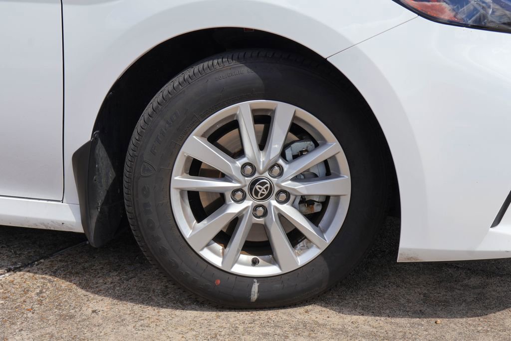 Used 2025 Toyota Camry LE w/ Convenience Package image 25