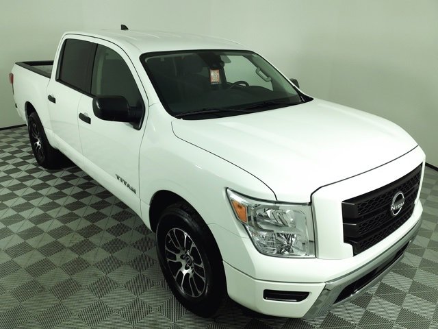 Used 2023 Nissan Titan SV image 14