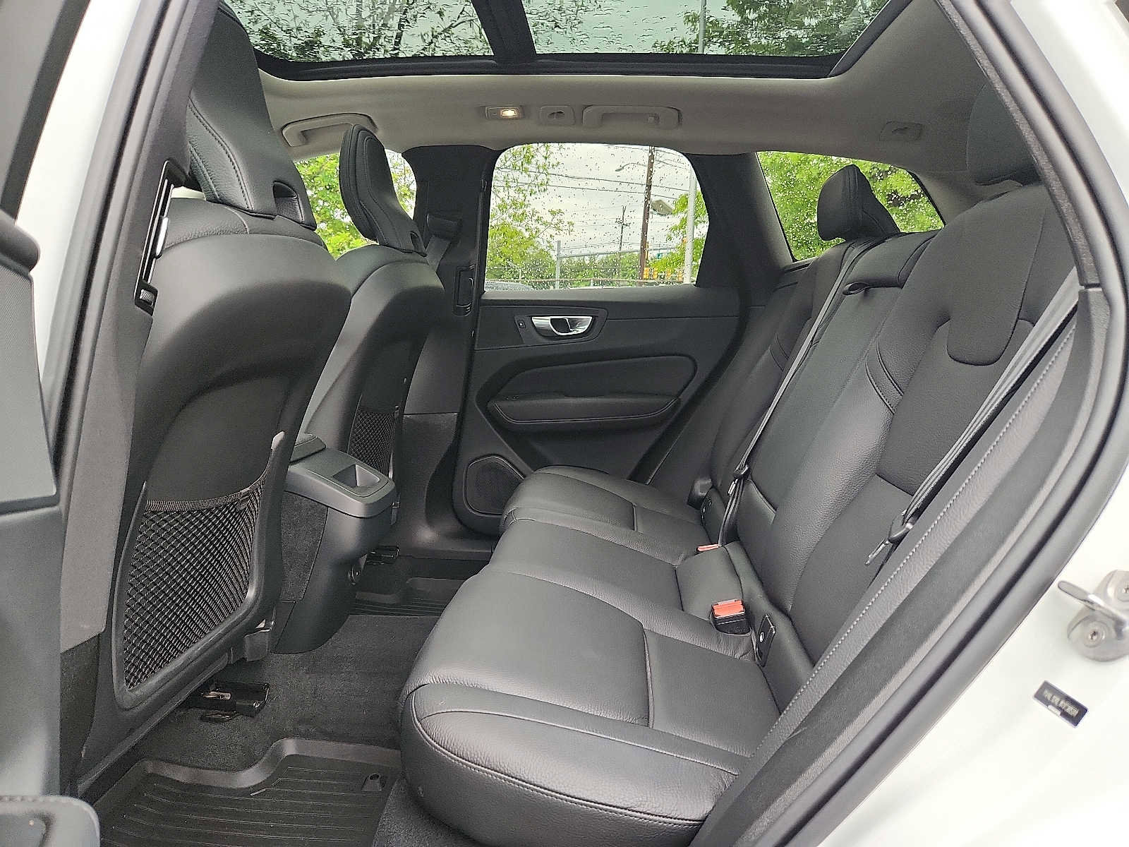 Certified 2024 Volvo XC60 B5 Plus w/ Protection Package Premier AWD/4WD image 10