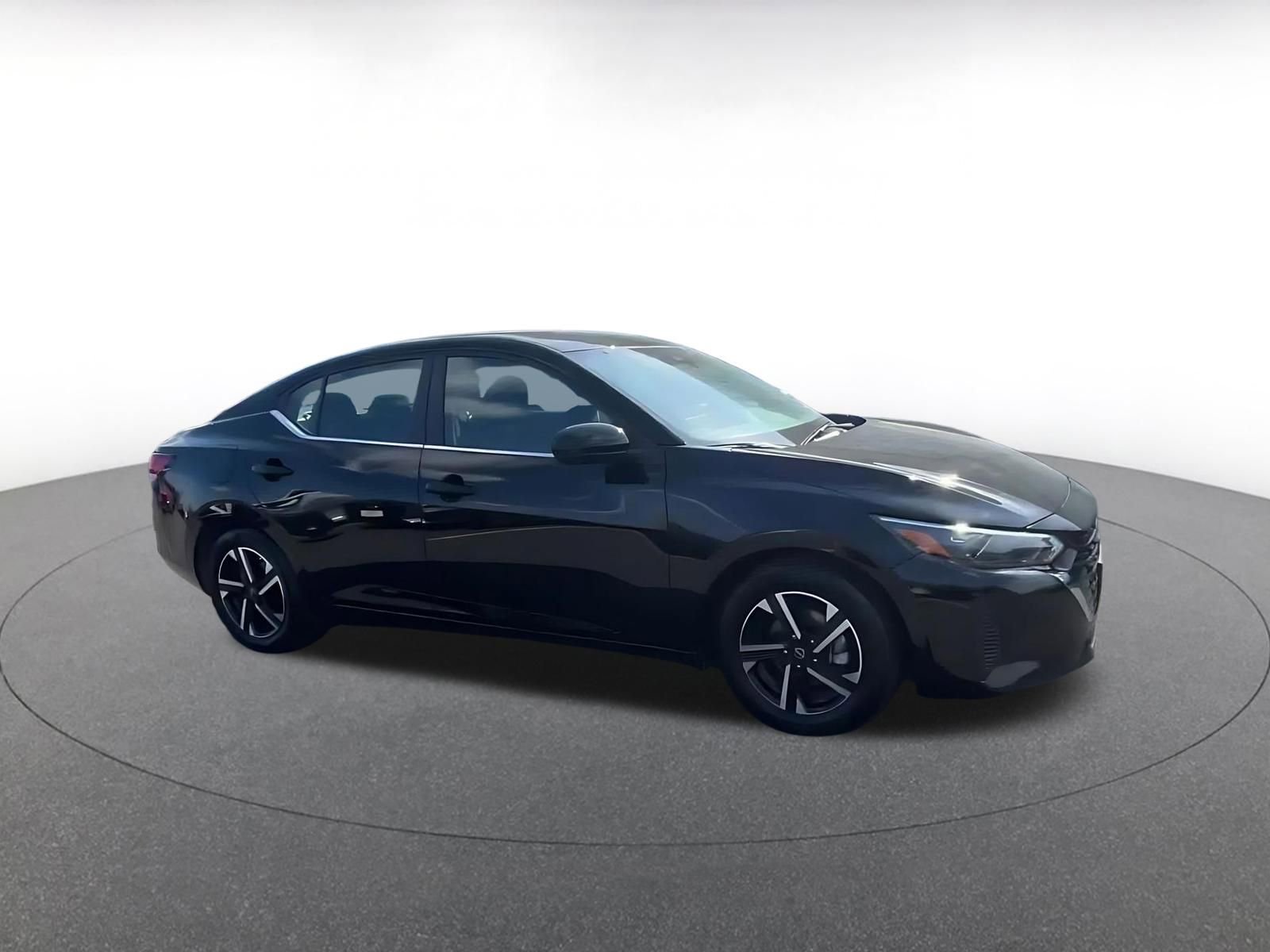 Used 2025 Nissan Sentra SV FWD image 2