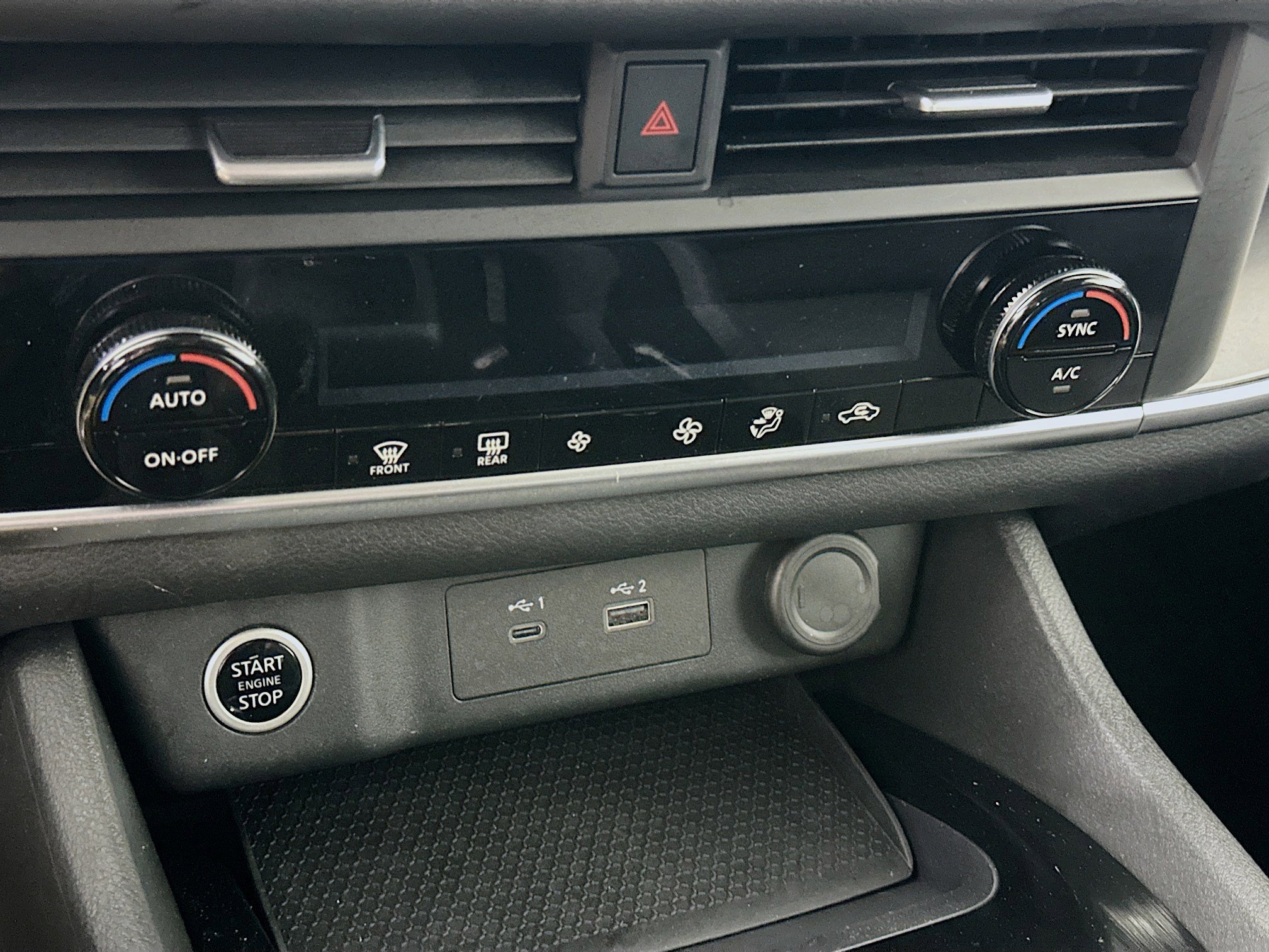 Used 2023 Nissan Rogue SV image 23