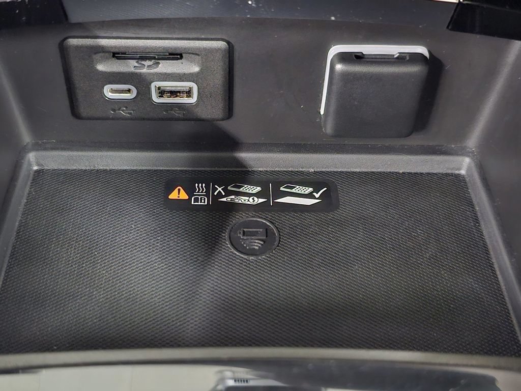 Used 2022 Buick Envision Avenir w/ Premium Seat Package FWD image 21